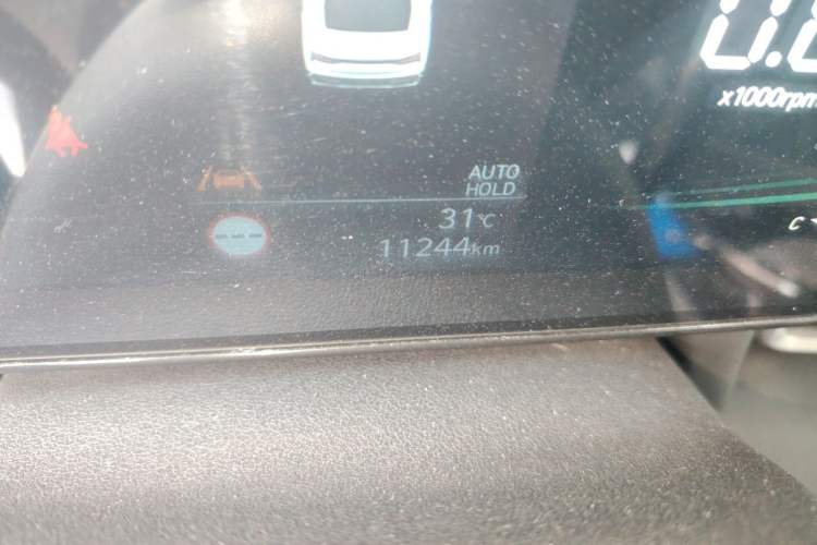 Used Hyundai Elantra 2023 1.5L CVT LUX Prestige Edition Odometer Close Up