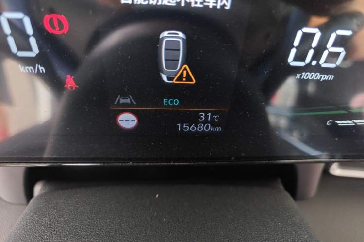 Used Hyundai Elantra 2023 1.5L CVT LUX Prestige Edition Odometer Close Up