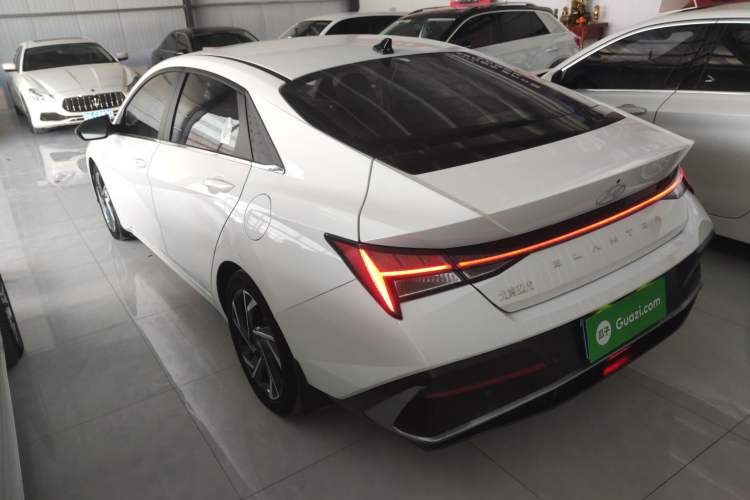 Used Hyundai Elantra 2023 1.5L CVT LUX Prestige Edition Rear Left 45 Deg