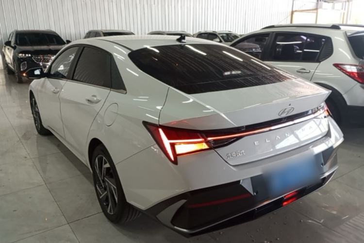 Used Hyundai Elantra 2023 1.5L CVT LUX Prestige Edition Rear Left 45 Deg