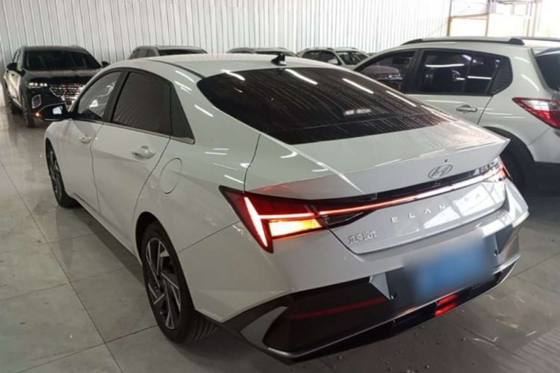 Used Hyundai Elantra 2023 1.5L CVT LUX Prestige Edition Rear Left 45 Deg