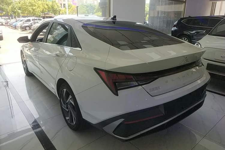 Used Hyundai Elantra 2023 1.5L CVT LUX Prestige Edition Rear Left 45 Deg