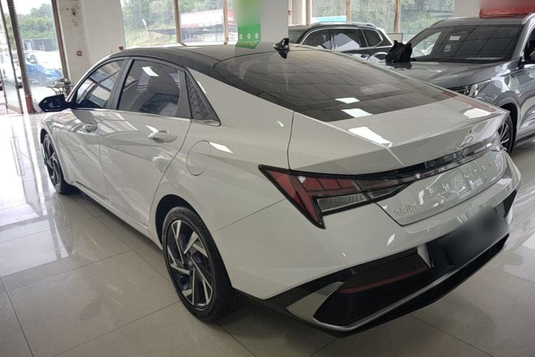 Used Hyundai Elantra 2023 1.5L CVT LUX Prestige Edition Rear Left 45 Deg