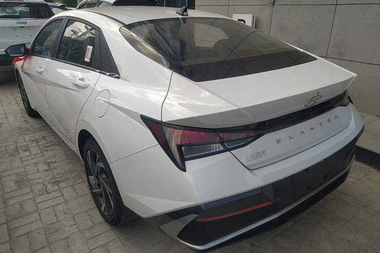Used Hyundai Elantra 2023 1.5L CVT GLX Elite Edition Rear Left 45 Deg