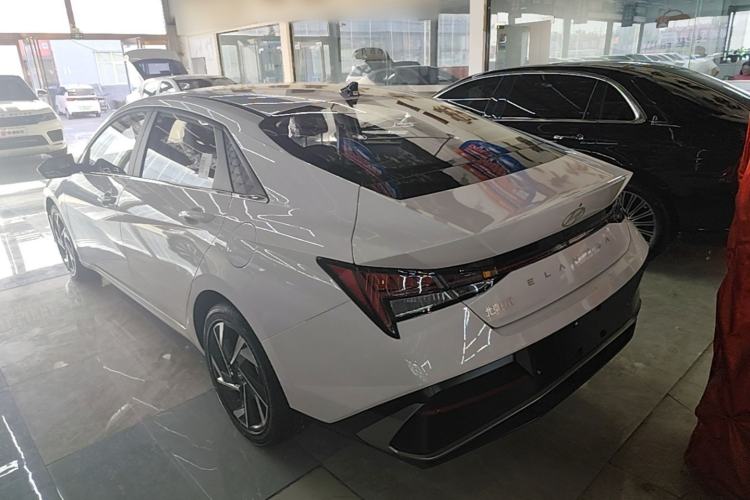 Used Hyundai Elantra 2023 1.5L CVT LUX Prestige Edition Rear Left 45 Deg