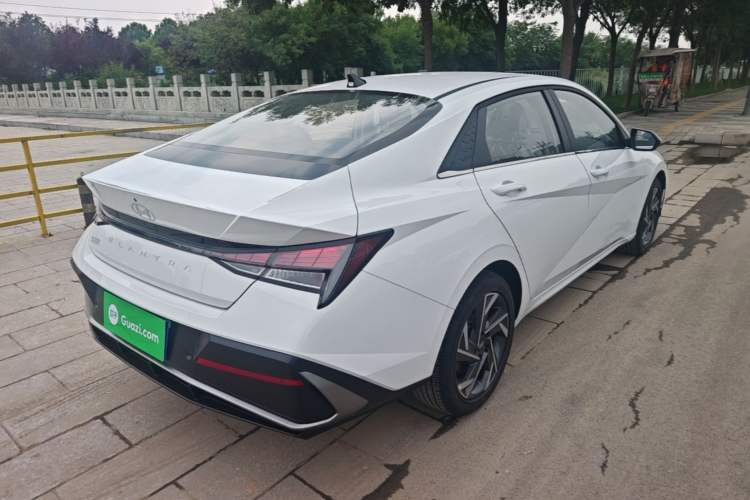Used Hyundai Elantra 2023 1.5L CVT GLX Elite Edition Rear Right 45 Deg