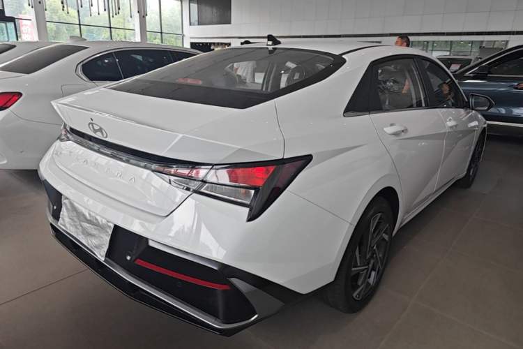 Used Hyundai Elantra 2023 1.5L CVT GLX Elite Edition Rear Right 45 Deg