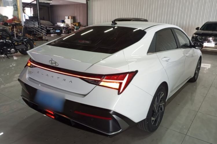Used Hyundai Elantra 2023 1.5L CVT LUX Prestige Edition Rear Right 45 Deg