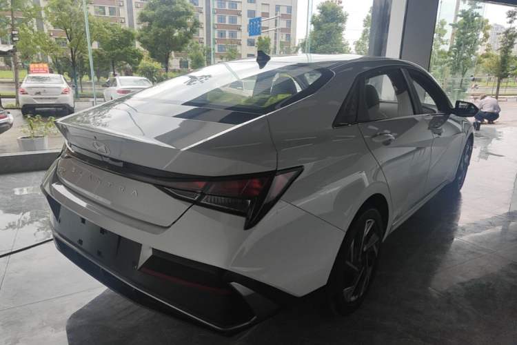 Used Hyundai Elantra 2023 1.5L CVT GLX Elite Edition Rear Right 45 Deg