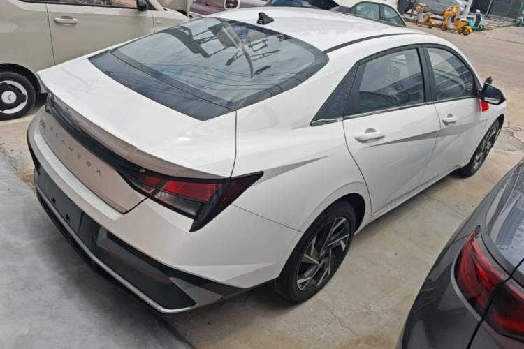 Used Hyundai Elantra 2023 1.5L CVT GLX Elite Edition Rear Right 45 Deg