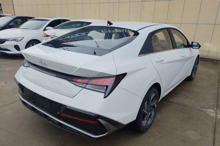Used Hyundai Elantra 2023 1.5L CVT GLX Elite Edition Rear Right 45 Deg