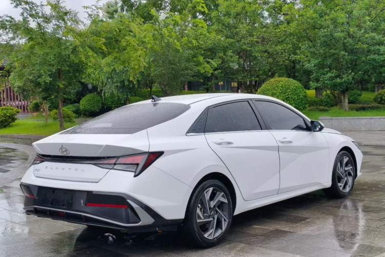 Used Hyundai Elantra 2023 1.5L CVT GLX Elite Edition Rear Right 45 Deg