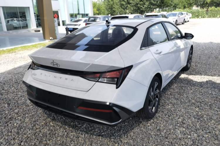 Used Hyundai Elantra 2023 1.5L CVT GLX Elite Edition Rear Right 45 Deg