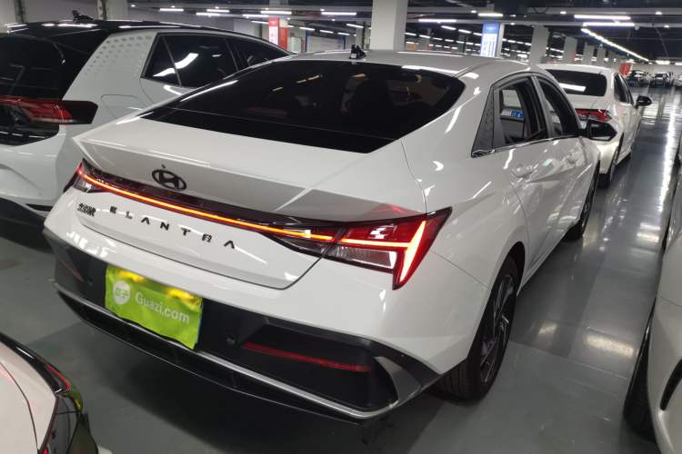 Used Hyundai Elantra 2023 1.5L CVT LUX Prestige Edition Rear Right 45 Deg