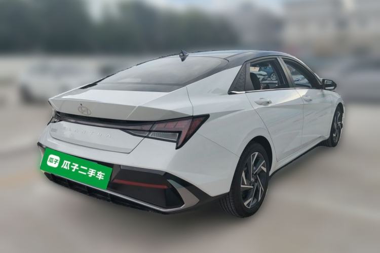 Used Hyundai Elantra 2023 1.5L CVT LUX Prestige Edition Rear Right 45 Deg