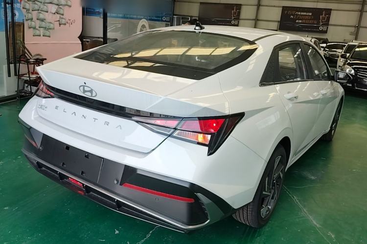 Used Hyundai Elantra 2023 1.5L CVT GLX Elite Edition Rear Right 45 Deg