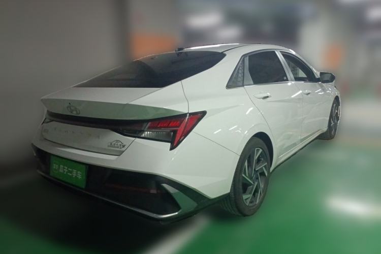 Used Hyundai Elantra 2023 1.5L CVT LUX Prestige Edition Rear Right 45 Deg