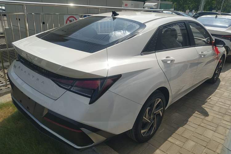 Used Hyundai Elantra 2023 1.5L CVT GLX Elite Edition Rear Right 45 Deg