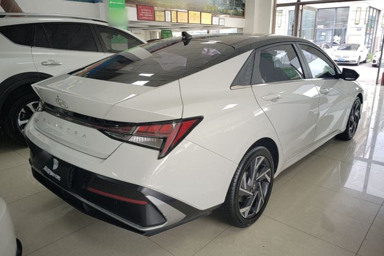 Used Hyundai Elantra 2023 1.5L CVT LUX Prestige Edition Rear Right 45 Deg