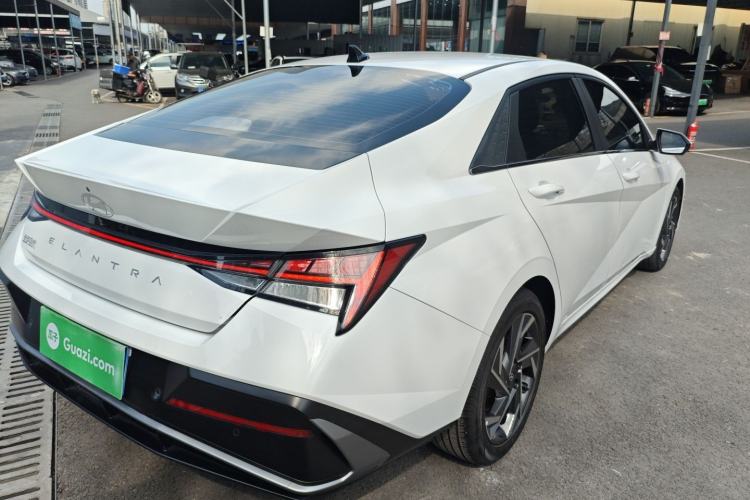 Used Hyundai Elantra 2023 1.5L CVT LUX Prestige Edition Rear Right 45 Deg