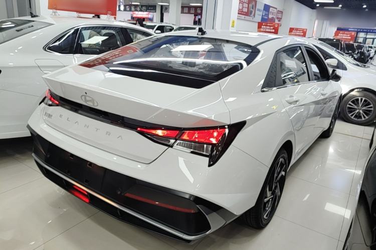 Used Hyundai Elantra 2023 1.5L CVT GLX Elite Edition Rear Right 45 Deg