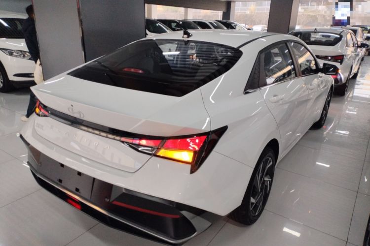 Used Hyundai Elantra 2023 1.5L CVT GLX Elite Edition Rear Right 45 Deg