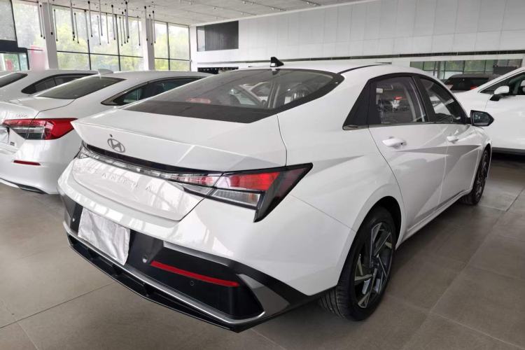Used Hyundai Elantra 2023 1.5L CVT GLX Elite Edition Rear Right 45 Deg