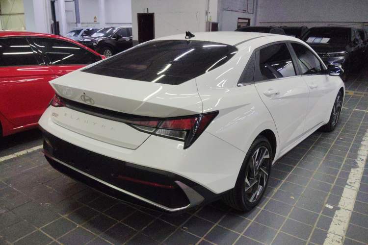 Used Hyundai Elantra 2023 1.5L CVT GLX Elite Edition Rear Right 45 Deg