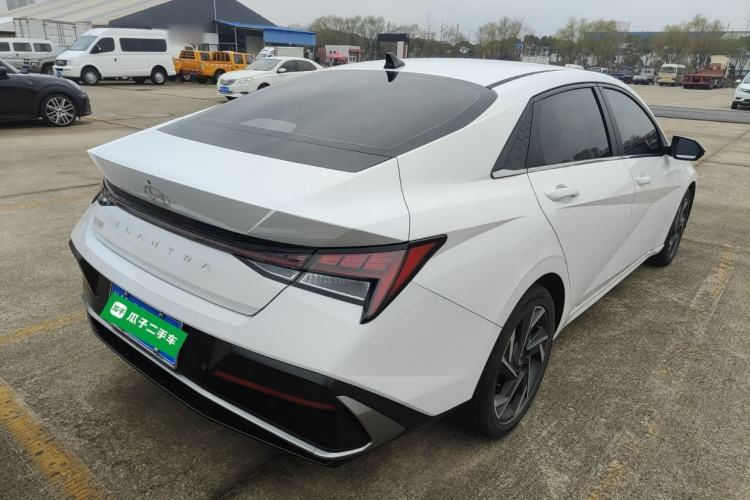 Used Hyundai Elantra 2023 1.5L CVT LUX Prestige Edition Rear Right 45 Deg
