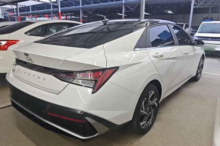 Used Hyundai Elantra 2023 1.5L CVT LUX Prestige Edition Rear Right 45 Deg