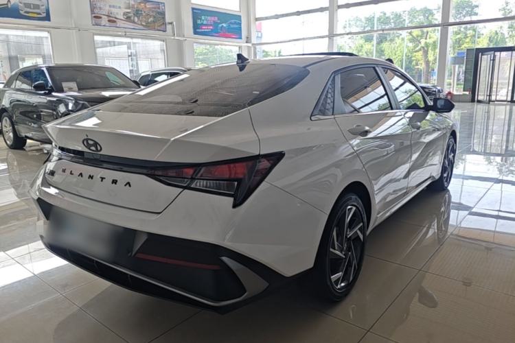 Used Hyundai Elantra 2023 1.5L CVT GLX Elite Edition Rear Right 45 Deg