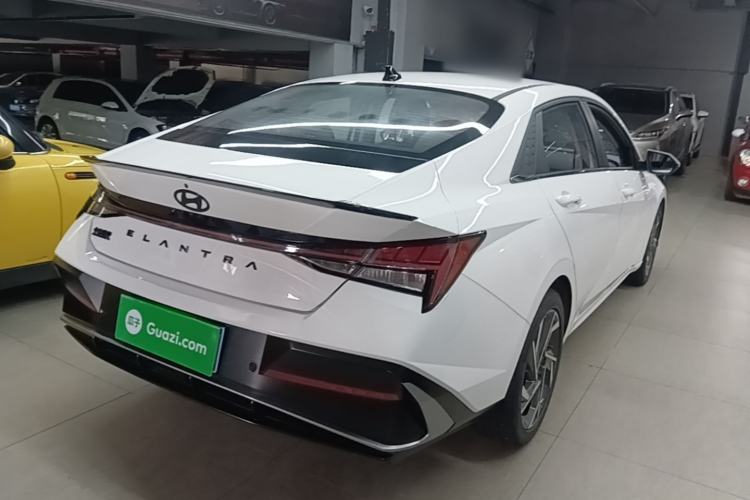 Used Hyundai Elantra 2023 1.5L CVT LUX Prestige Edition Rear Right 45 Deg
