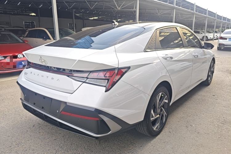 Used Hyundai Elantra 2023 1.5L CVT LUX Prestige Edition Rear Right 45 Deg