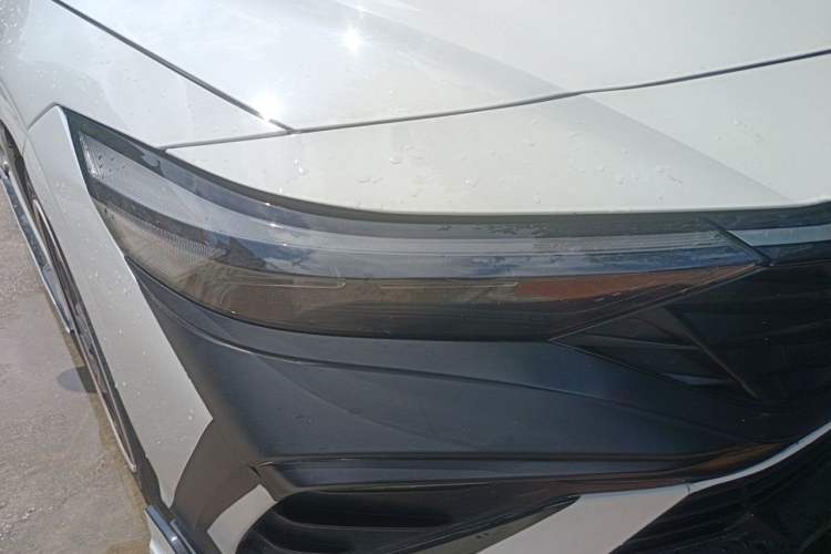 Used Hyundai Elantra 2023 1.5L CVT LUX Prestige Edition Right Front Headlight