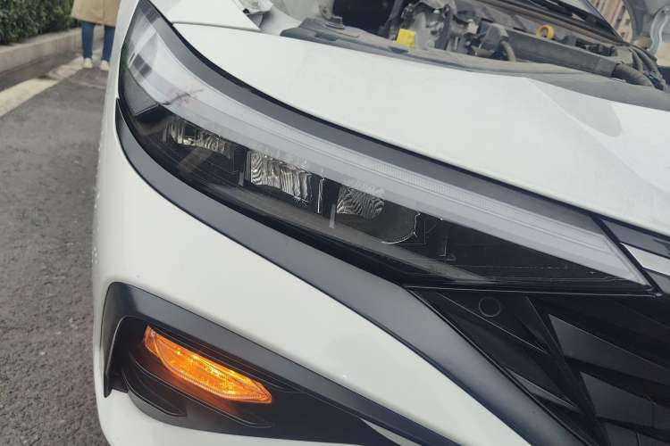 Used Hyundai Elantra 2023 1.5L CVT GLX Elite Edition Right Front Headlight