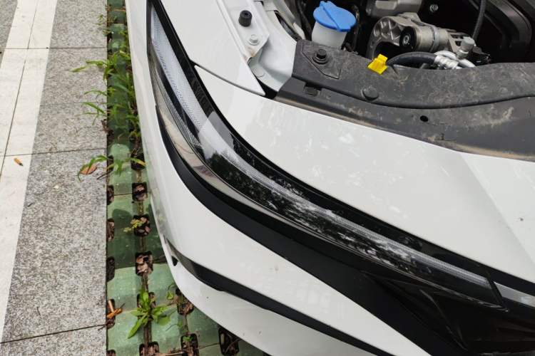 Used Hyundai Elantra 2023 1.5L CVT LUX Prestige Edition Right Front Headlight