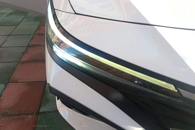 Used Hyundai Elantra 2023 1.5L CVT LUX Prestige Edition Right Front Headlight