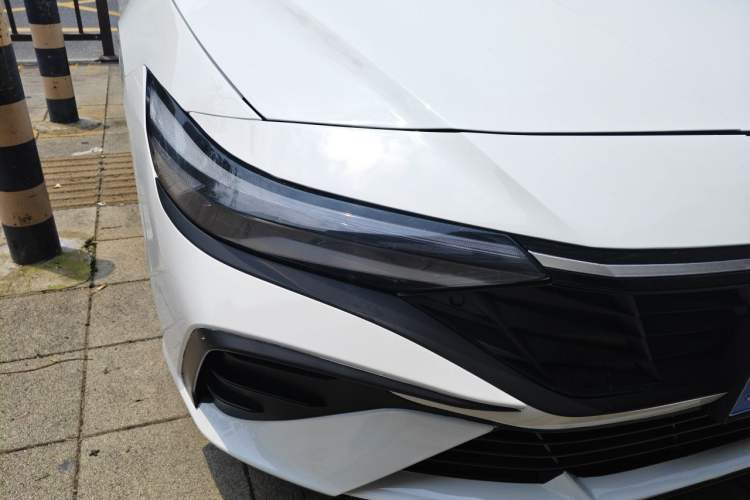 Used Hyundai Elantra 2023 1.5L CVT LUX Prestige Edition Right Front Headlight