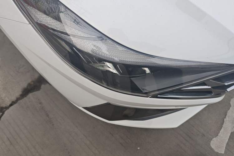 Used Hyundai Elantra 2023 1.5L CVT LUX Prestige Edition Right Front Headlight