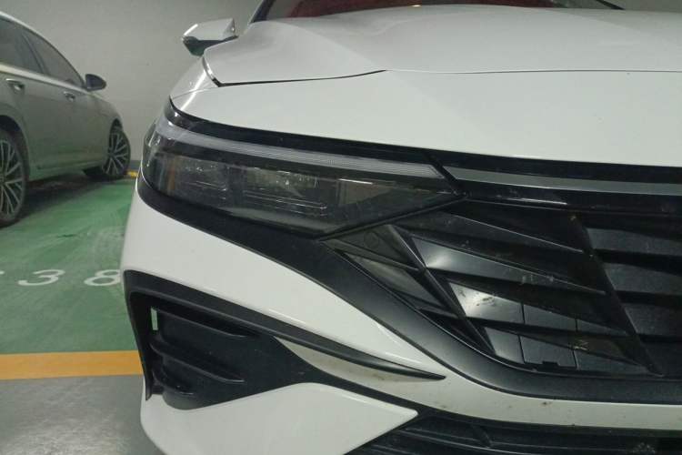 Used Hyundai Elantra 2023 1.5L CVT LUX Prestige Edition Right Front Headlight