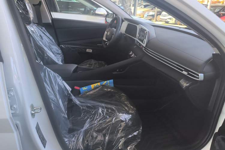 Used Hyundai Elantra 2023 1.5L CVT GLX Elite Edition Right Front Seat