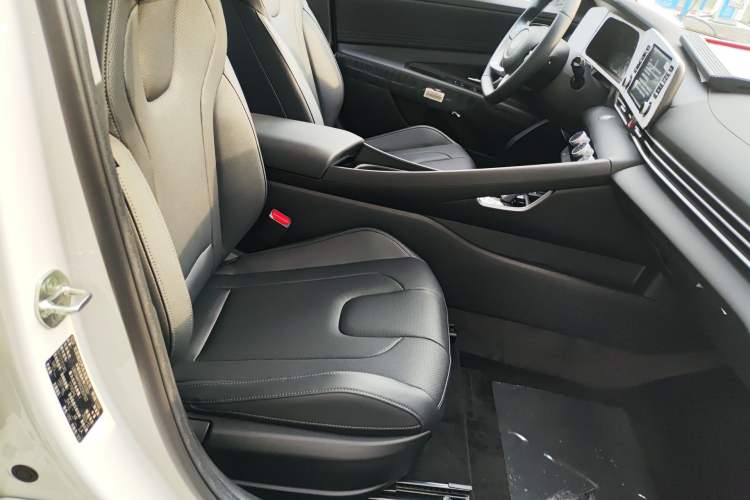 Used Hyundai Elantra 2023 1.5L CVT GLX Elite Edition Right Front Seat