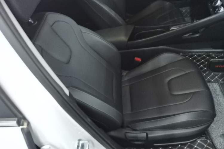 Used Hyundai Elantra 2023 1.5L CVT GLX Elite Edition Right Front Seat