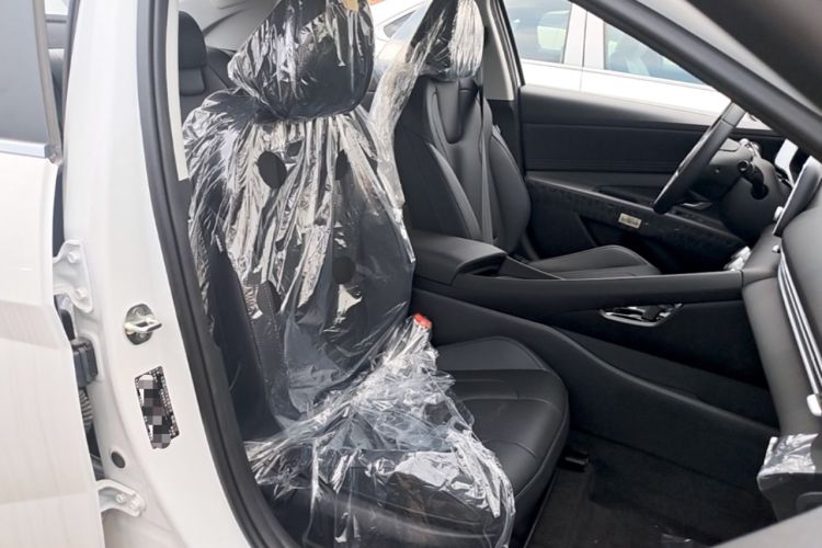 Used Hyundai Elantra 2023 1.5L CVT GLX Elite Edition Right Front Seat