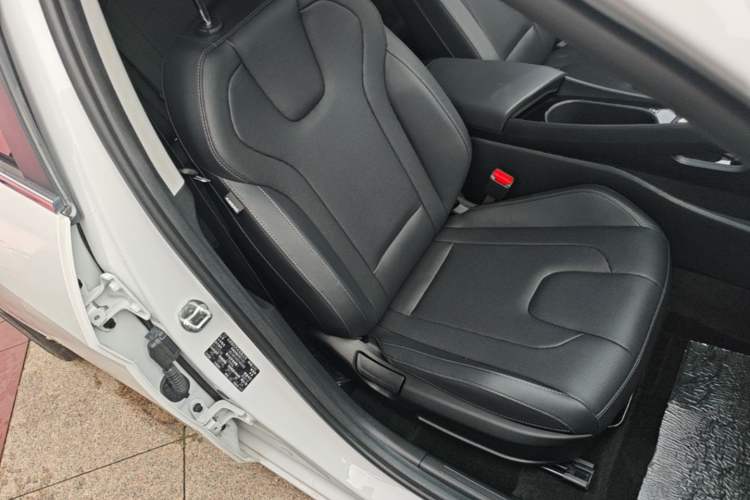 Used Hyundai Elantra 2023 1.5L CVT GLX Elite Edition Right Front Seat