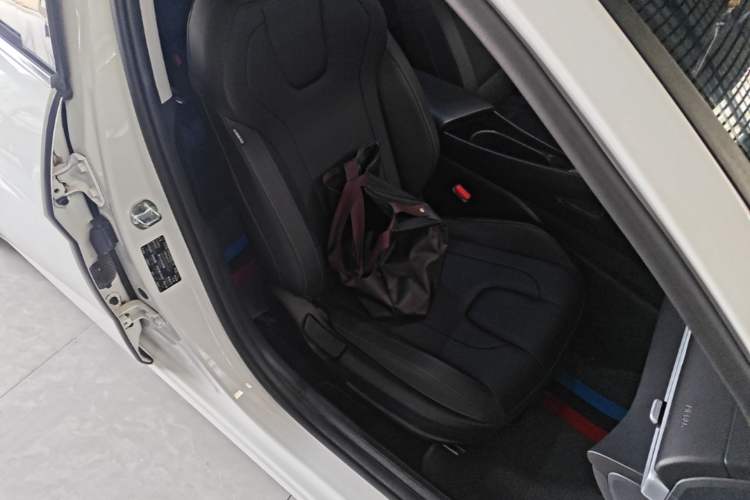 Used Hyundai Elantra 2023 1.5L CVT GLX Elite Edition Right Front Seat