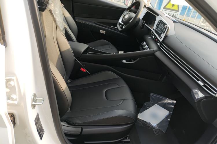 Used Hyundai Elantra 2023 1.5L CVT GLX Elite Edition Right Front Seat