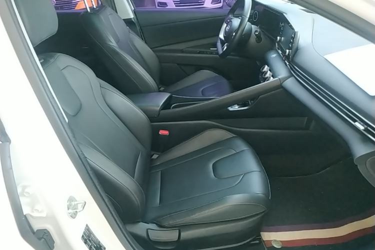 Used Hyundai Elantra 2023 1.5L CVT GLX Elite Edition Right Front Seat