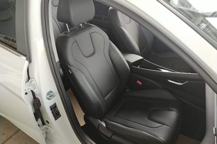 Used Hyundai Elantra 2023 1.5L CVT GLX Elite Edition Right Front Seat