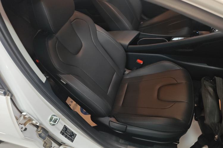 Used Hyundai Elantra 2023 1.5L CVT GLX Elite Edition Right Front Seat